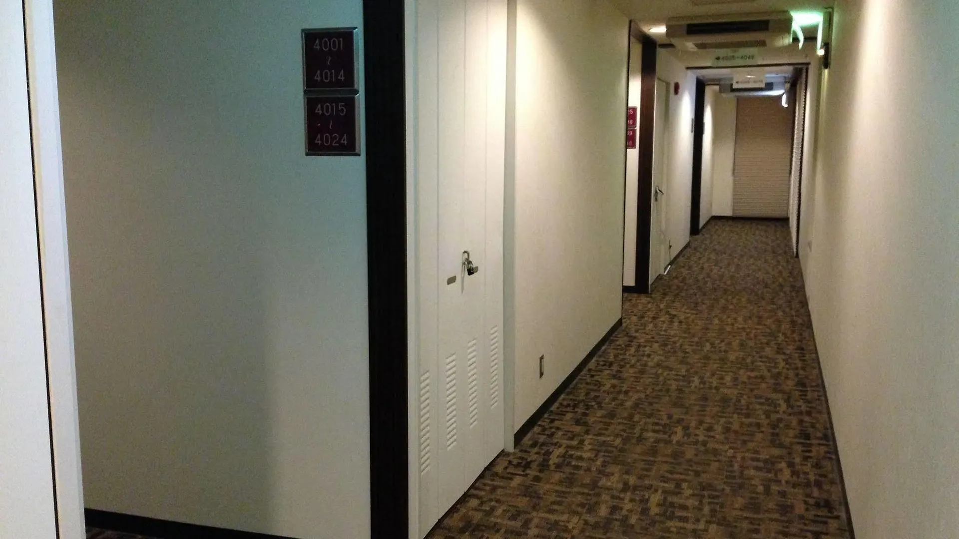 טוקיו Sauna And Capsule Hotel Dandy Caters To Men