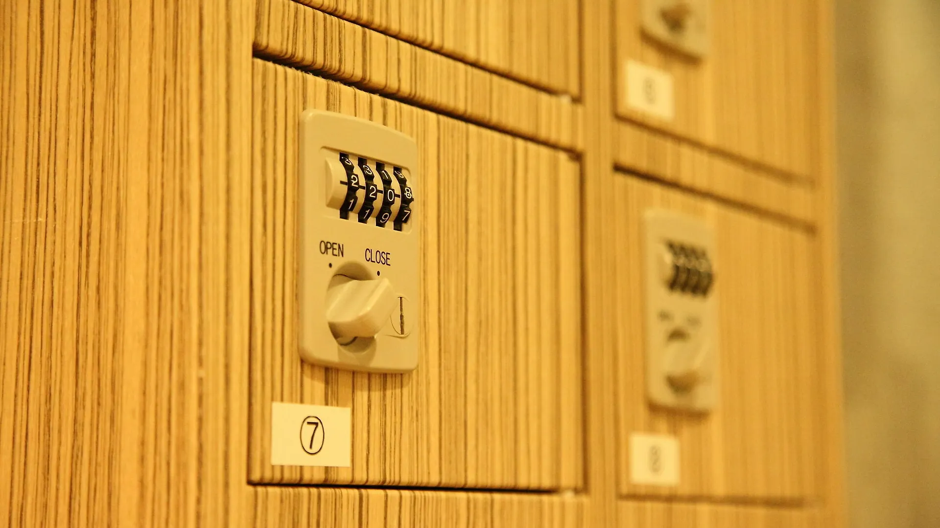 טוקיו Sauna And Capsule Hotel Dandy Caters To Men