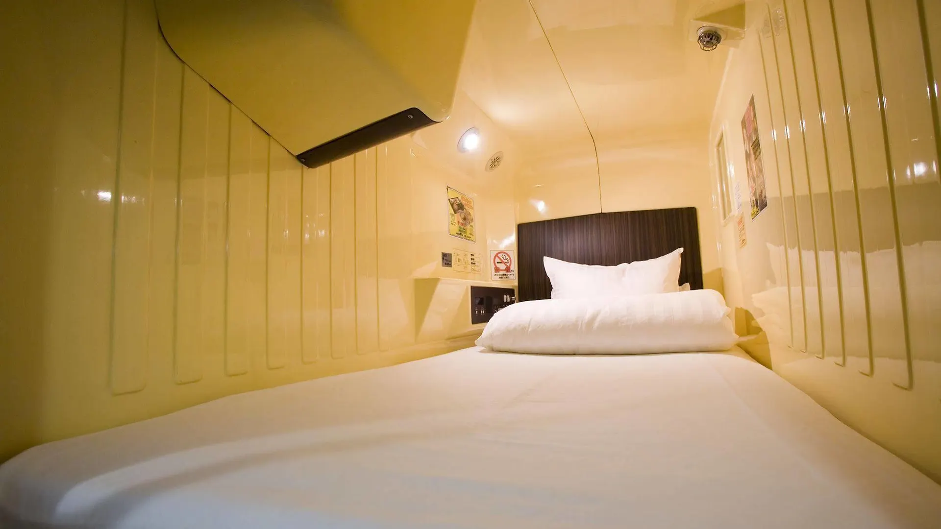 Sauna And Capsule Hotel Dandy Caters To Men