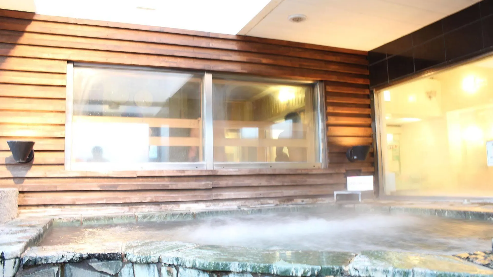 Sauna And Capsule Hotel Dandy Caters To Men 2*, Tokyo Japan