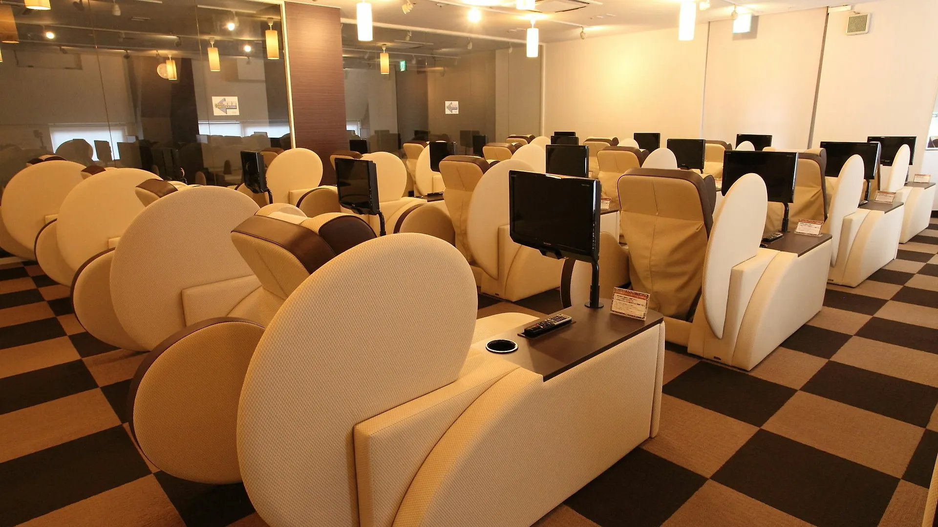 Sauna And Capsule Hotel Dandy Caters To Men Tokyo